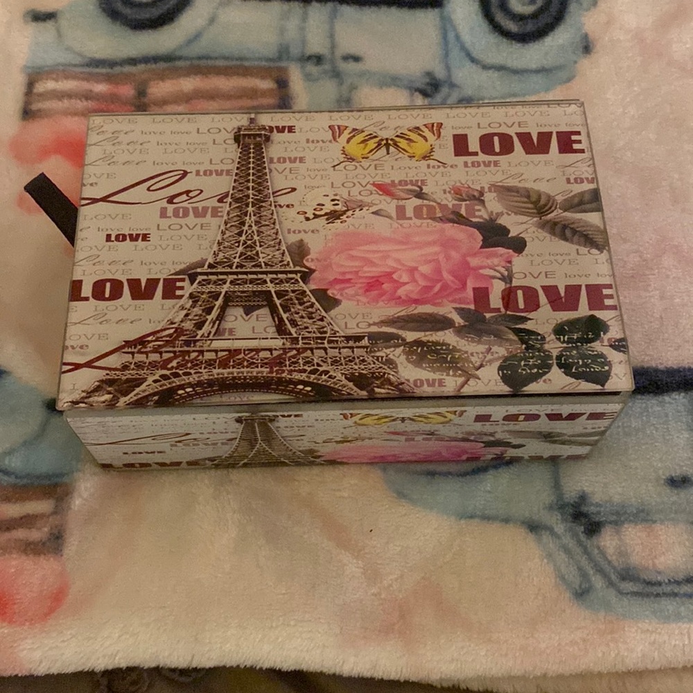 Jewelry box